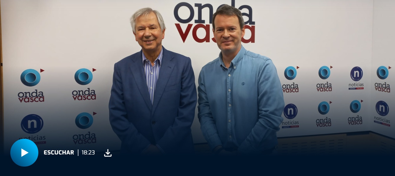 Juan Manuel Sinde junto a Txema Gutiérrez en Onda Vasca